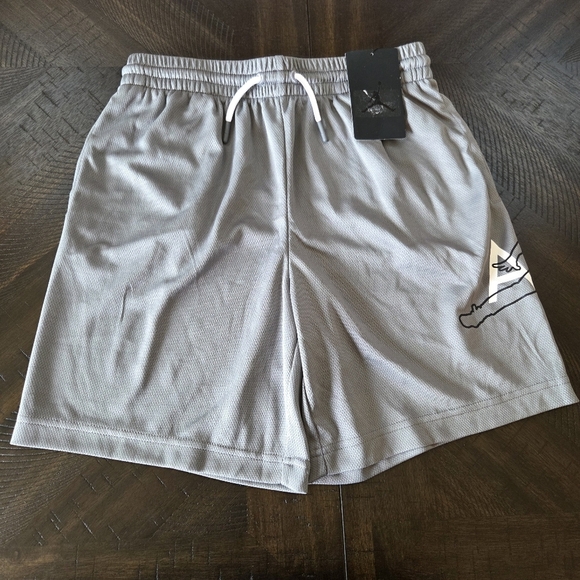 Boys' Air Jordan "Jumpman" Gray Shorts with Pockets 95B219-M19 New Medium 10-12 - Picture 2 of 9
